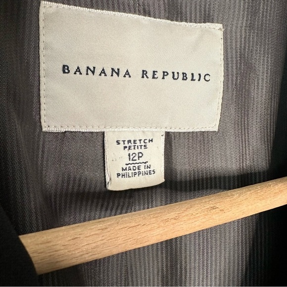 Banana Republic | Black 2 Button Closure Fitted Stretch Blazer Size 12 Petite - Picture 8 of 9